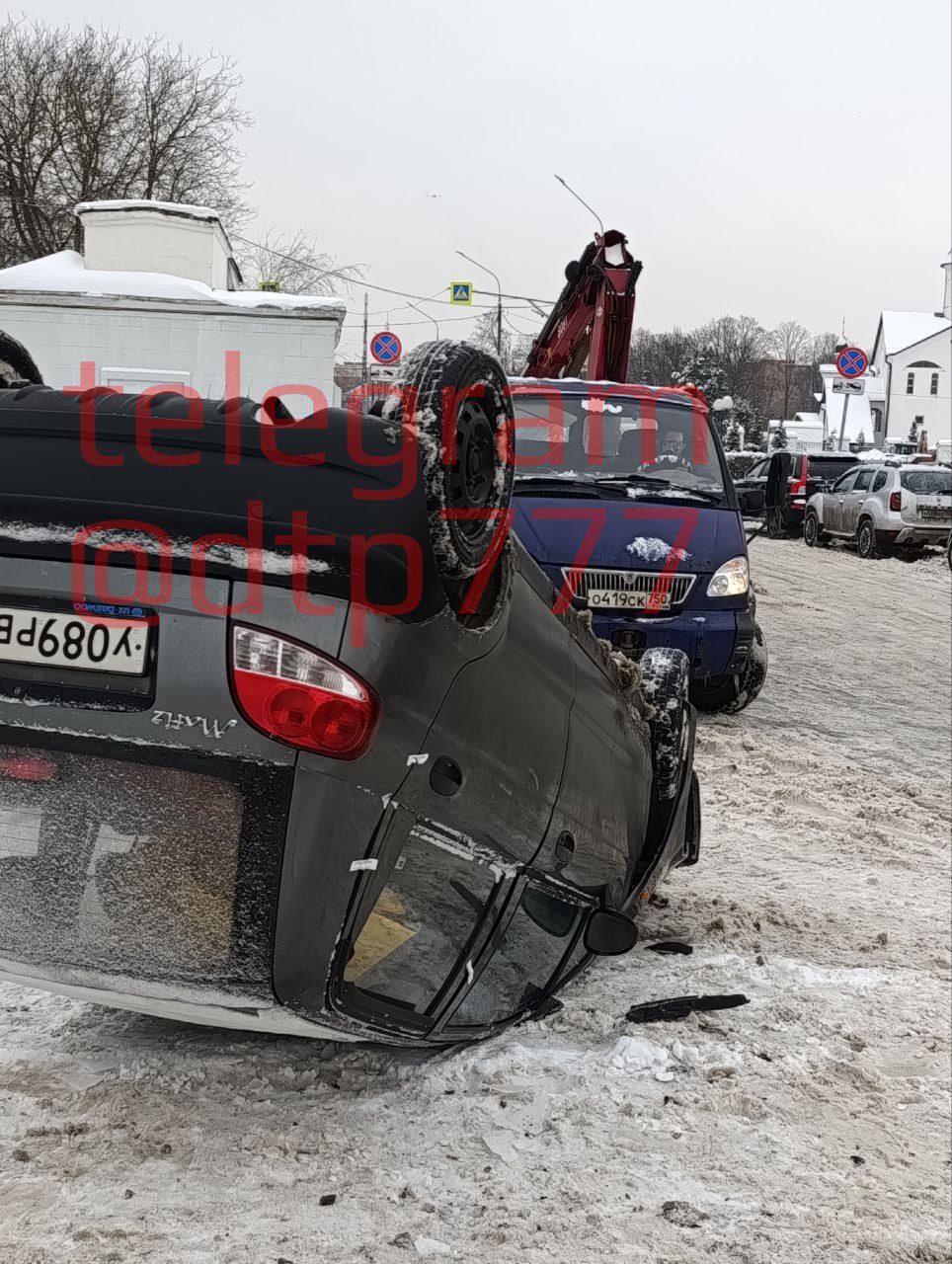 Подмосковье, Долгопрудный
Во время эвакуации перевернули автомобиль.

Подписаться @dtp777 
Прислать новость @dtp777bot - Москва 15 января 2026